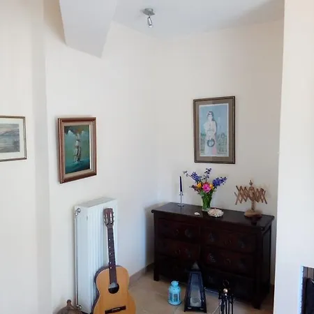 Elen House חיליאדו